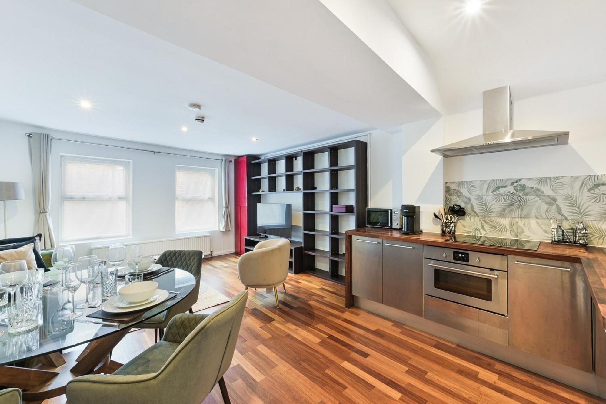 Avari - Hatton Collection Londres