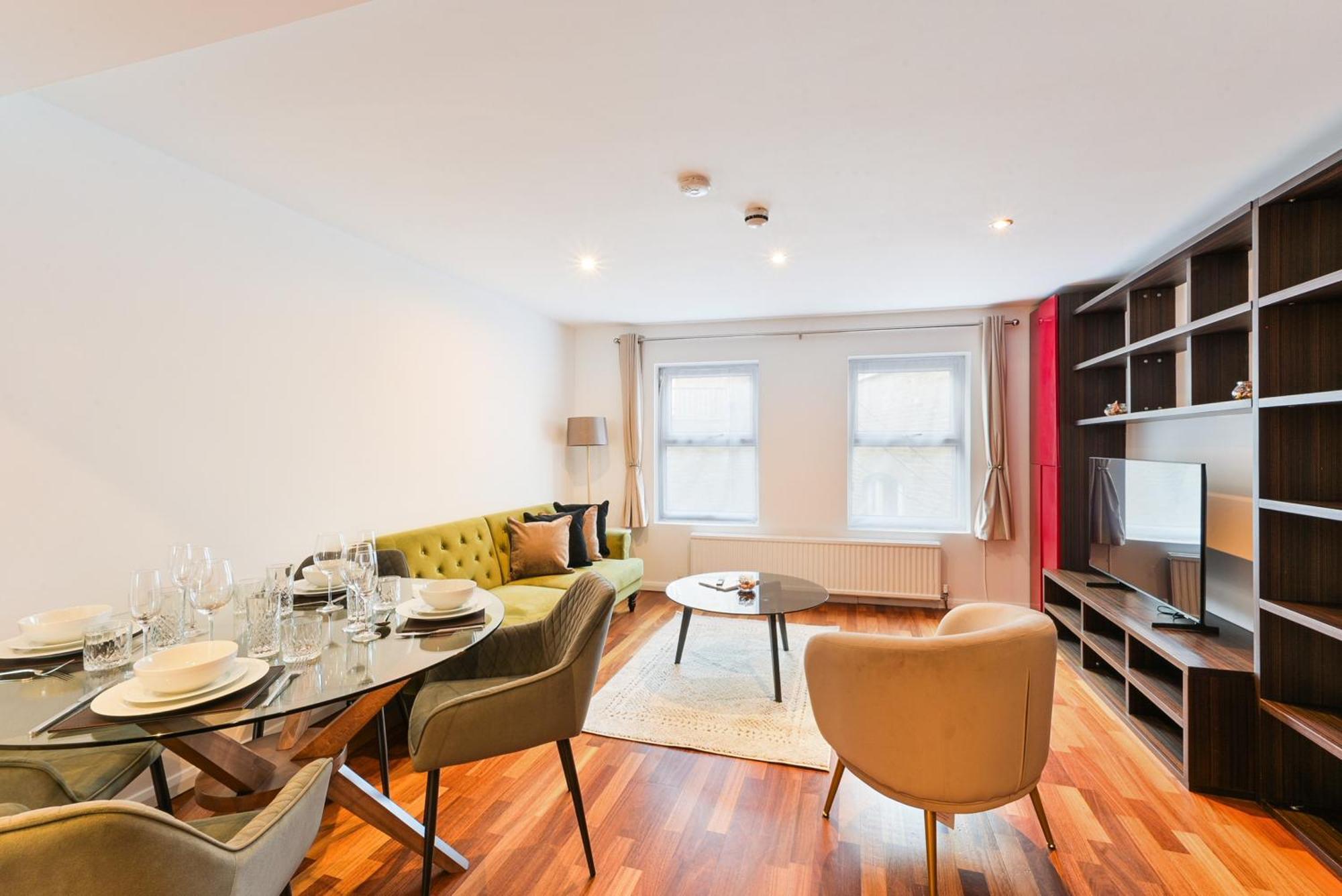 Avari - Hatton Collection Londres